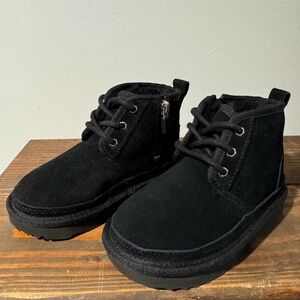 UGG Kids' Neumel II Sheepskin Chukka Boots - new without box